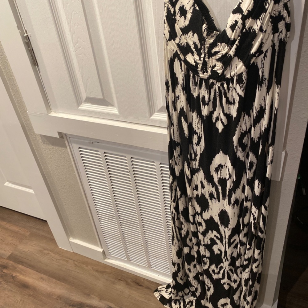 Dress - Picture 2 of 2